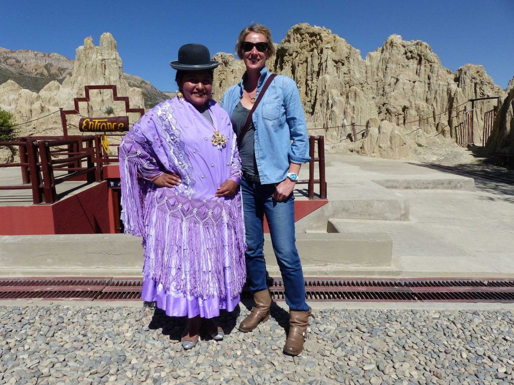 A Cholita and Suewherewhywhat pose for a photo, Bolivia