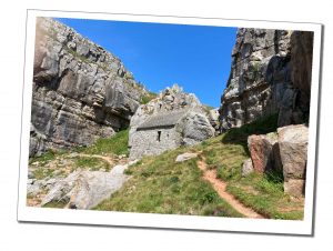 St Govans Chapel Disadvantages of travelling alone – What happens when you get injured?